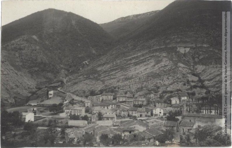 Vallée de l'Aude et environs. 235. Vallée du Rebenty : Marsa : vue générale / photographie Henri Jansou (1874-1966). - Toulouse : maison Labouche frères, [entre 1900 et 1940]. - Photographie (1900/1940) recto